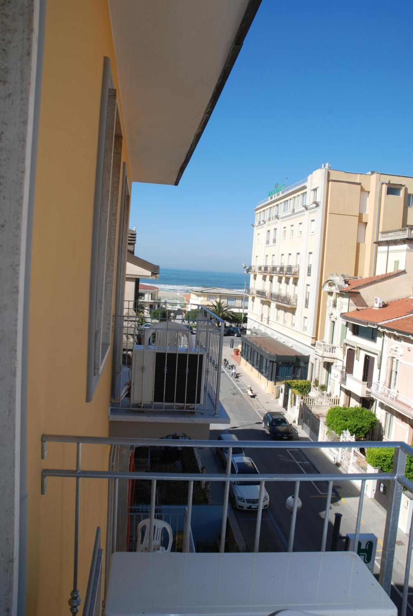 Hotel Caribe Viareggio Exterior photo